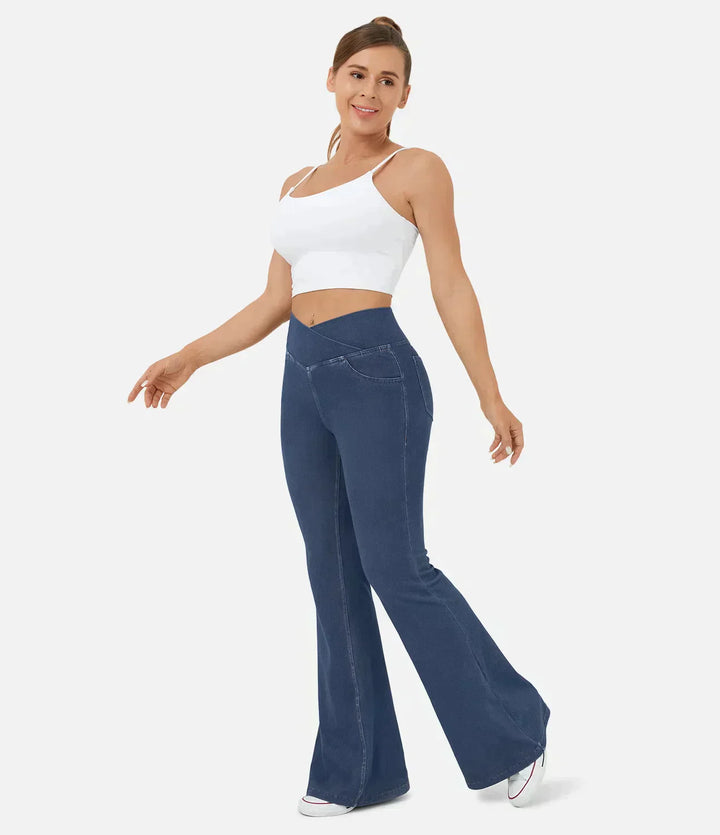 Rosa Bootcut-Jeans für Damen. Hoher Bund, Stretch-Material, komfortabel & stilvoll für jeden Tag.