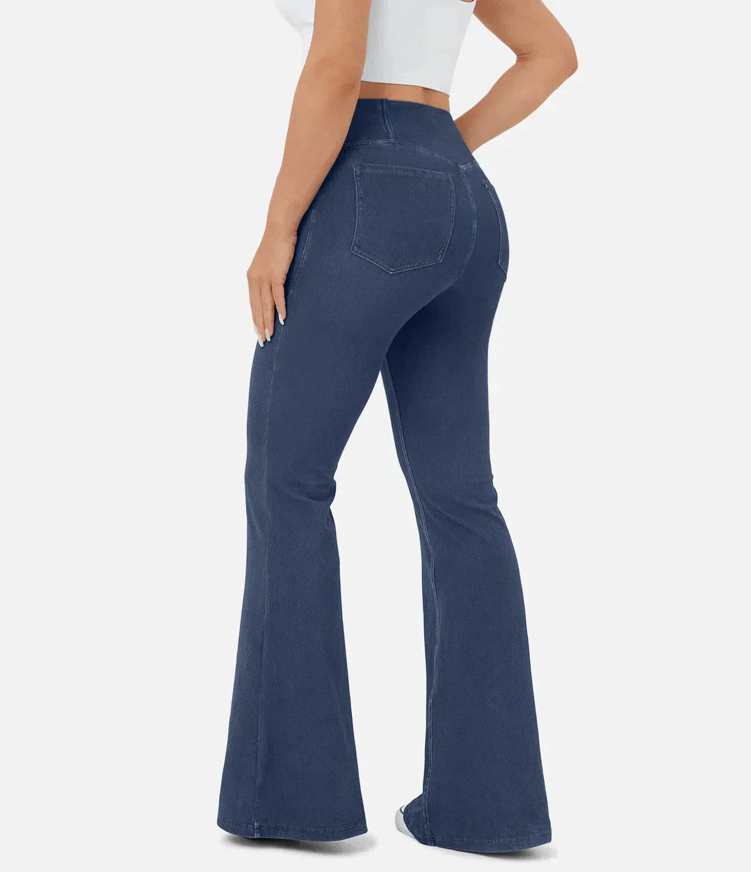 Modische rosa High Waist Bootcut-Jeans für Damen. Bequeme Stretch-Damenjeans, perfekt für Freizeit.