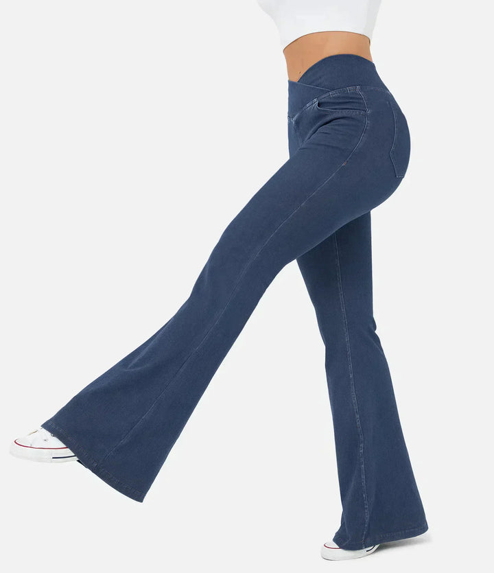 Stilvolle rosa Damen Bootcut-Jeans. High Waist Design, dehnbar und komfortabel für Frühling & Sommer.