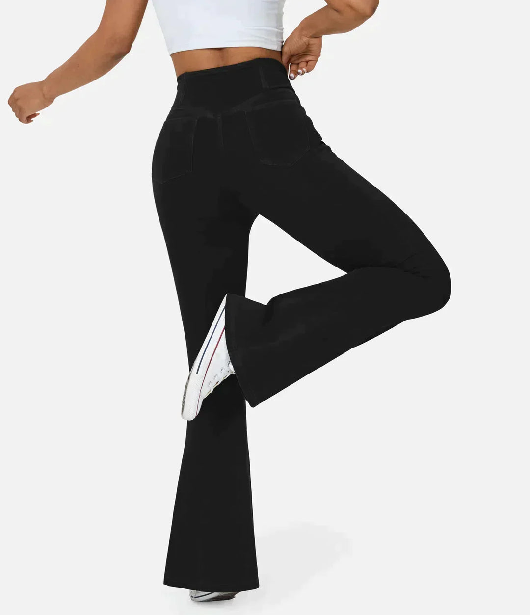 Komfortable rosa High Waist Bootcut-Jeans für Damen. Weiches Stretch-Material für eine optimale Passform.