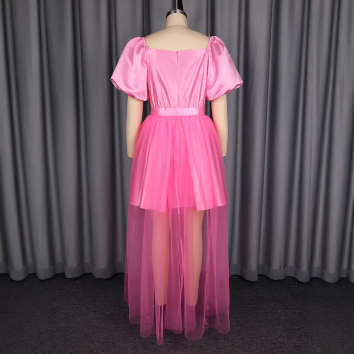 Elegantes Damen Abendkleid in Rosa, mit voluminösem Tüllrock und modischen Puffärmeln, für Partys.
