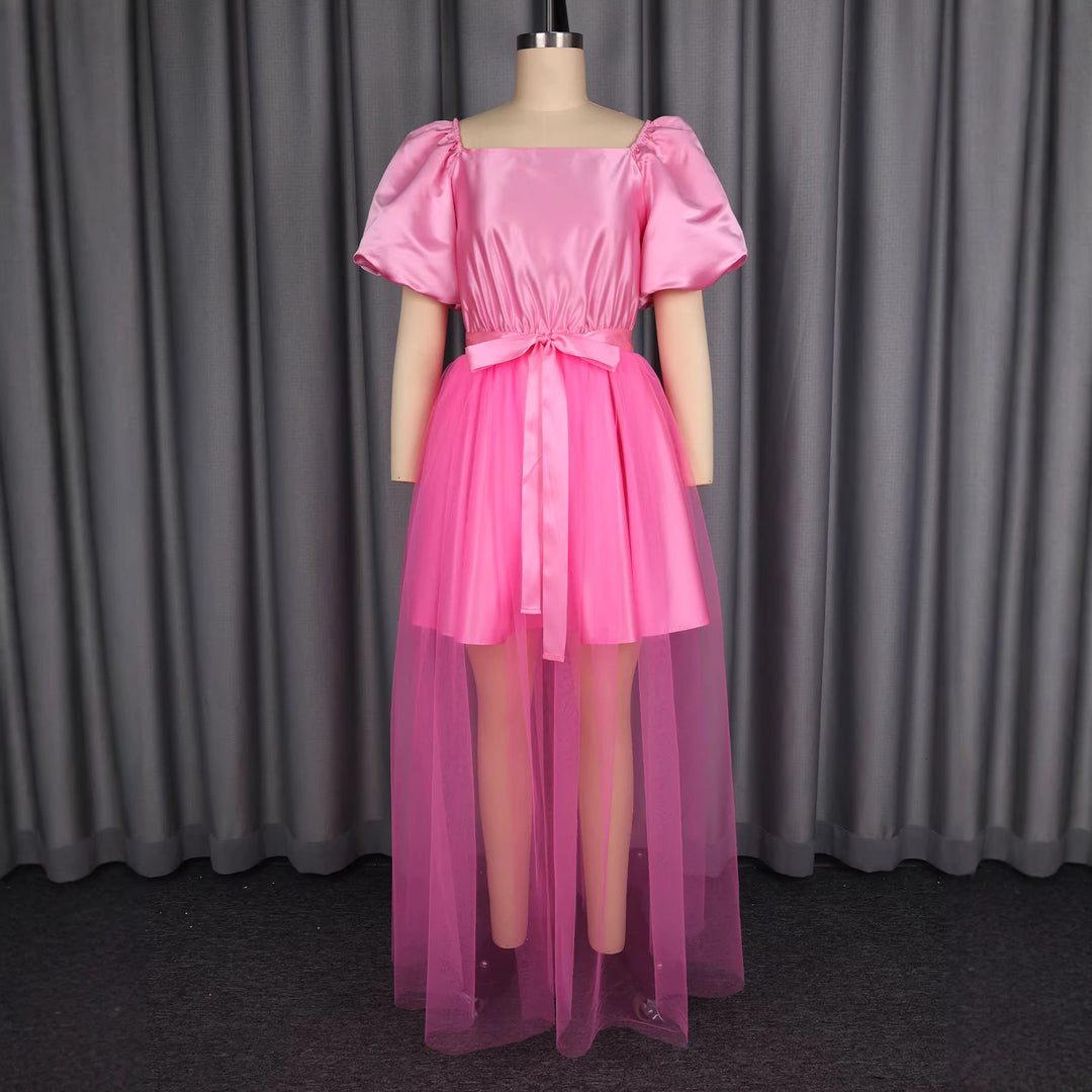 Luftiges Sommer-Partykleid für Frauen in Rosa, mit schwingendem Tüllrock und stylischen Puffärmeln.