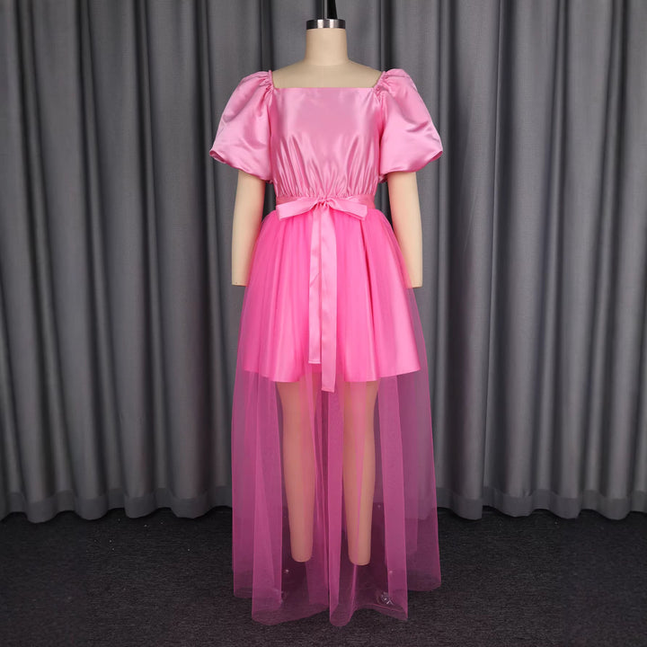 Luftiges Sommer-Partykleid für Frauen in Rosa, mit schwingendem Tüllrock und stylischen Puffärmeln.