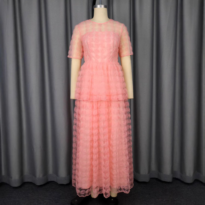 Florales Volant-Damen-Maxikleid in Rosa. Langes, elegantes Partykleid mit Rüschen für besondere Anlässe.