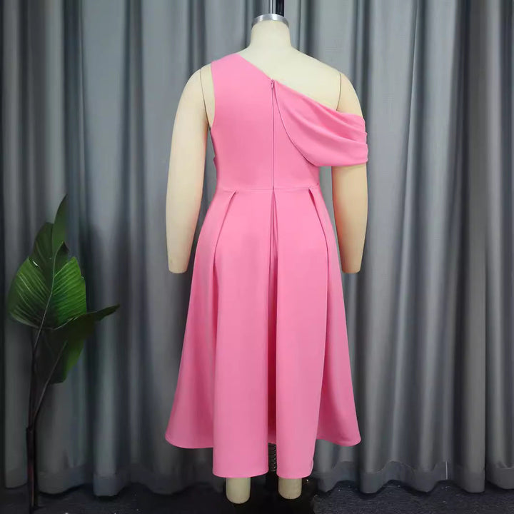 Festliches Damen Partykleid, One-Shoulder Design in Rosa mit eleganten Drapierungen für besondere Abende.