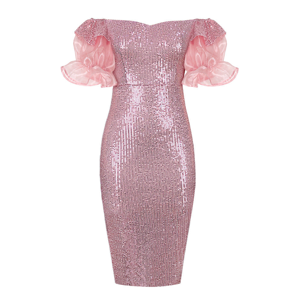Glitzerndes Damenmode Abendkleid in Rosé, schulterfrei, mit voluminösen Puffärmeln. Eine elegante Wahl für Partys.