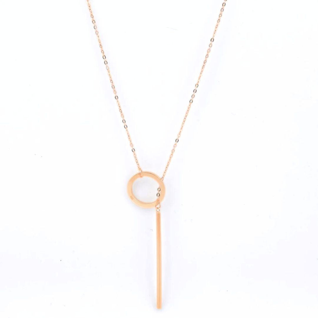 Silberne Damen Lariat-Halskette mit schlichtem Barren-Anhänger, minimalistischer Modeschmuck.