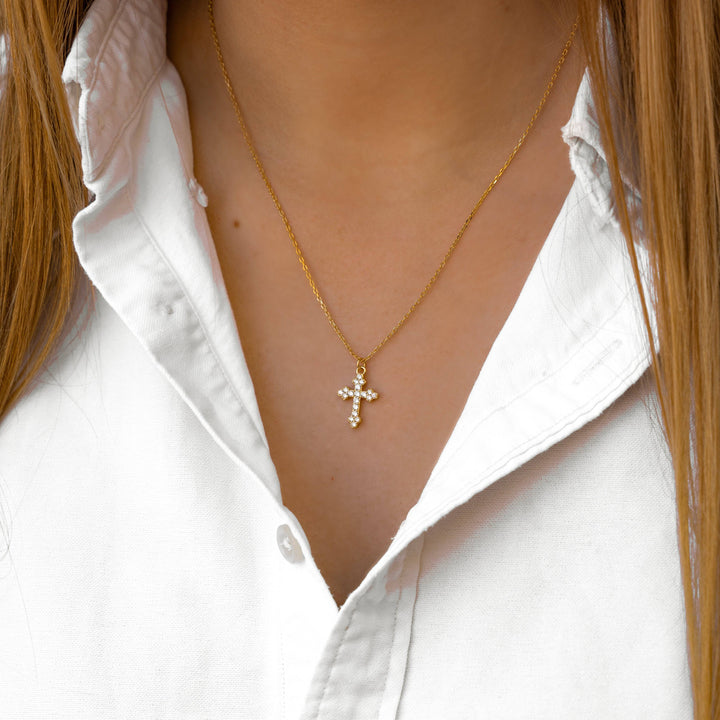 Stilvolle Zirkonia Kreuz-Halskette für Damen, zeitlos & symbolisch. Perfekt für jeden Anlass.
