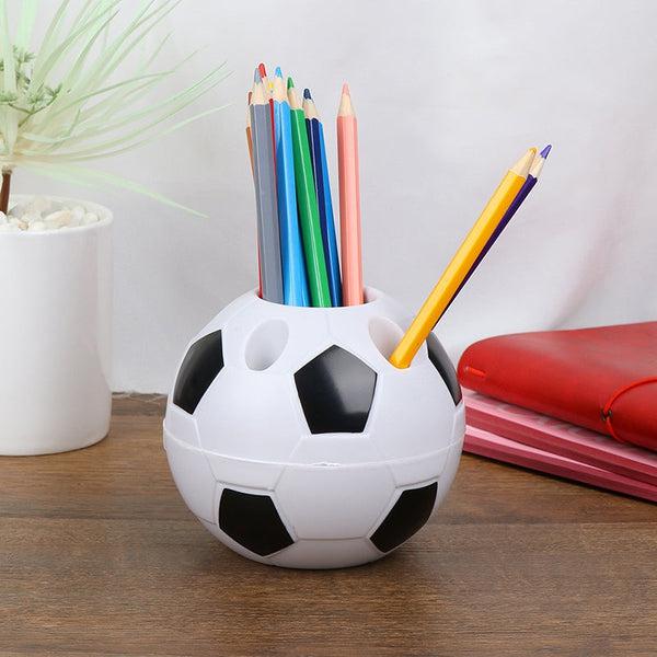 Kompakter Fußball Schreibtisch-Organizer als Stiftehalter. Praktisch für Büro, Kinderzimmer oder Makeup-Pinsel.