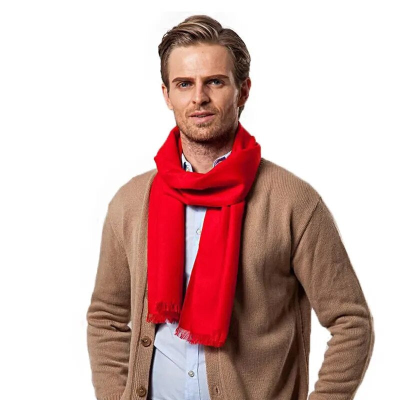 Eleganter roter Kaschmirschal für Damen & Herren, weich und warm. Idealer Winterschal für Wintermode.