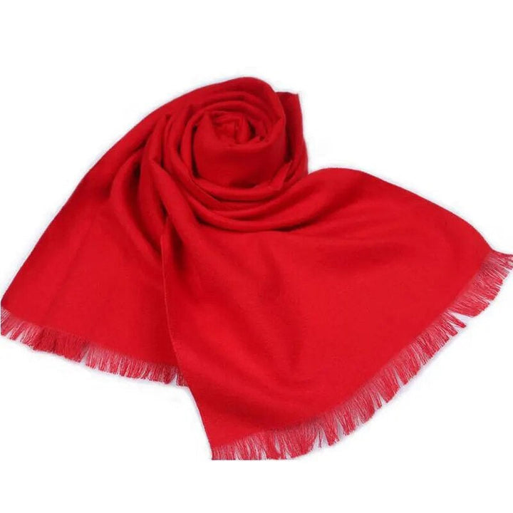 Hochwertiger roter Kaschmirschal. Weicher, warmer Winterschal für Damen und Herren. Zeitloses Accessoire.