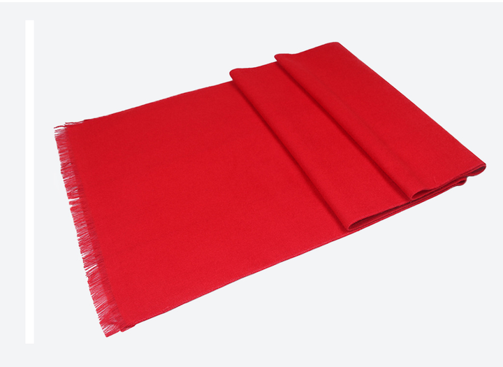 Weicher Kaschmirschal in leuchtendem Rot. Unisex-Winterschal, stilvoll und wärmend.