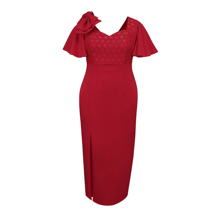 Rotes, elegantes Damenkleid für den Abend, verziert mit einem ansprechenden Blumenmuster & fließenden Rüschen.