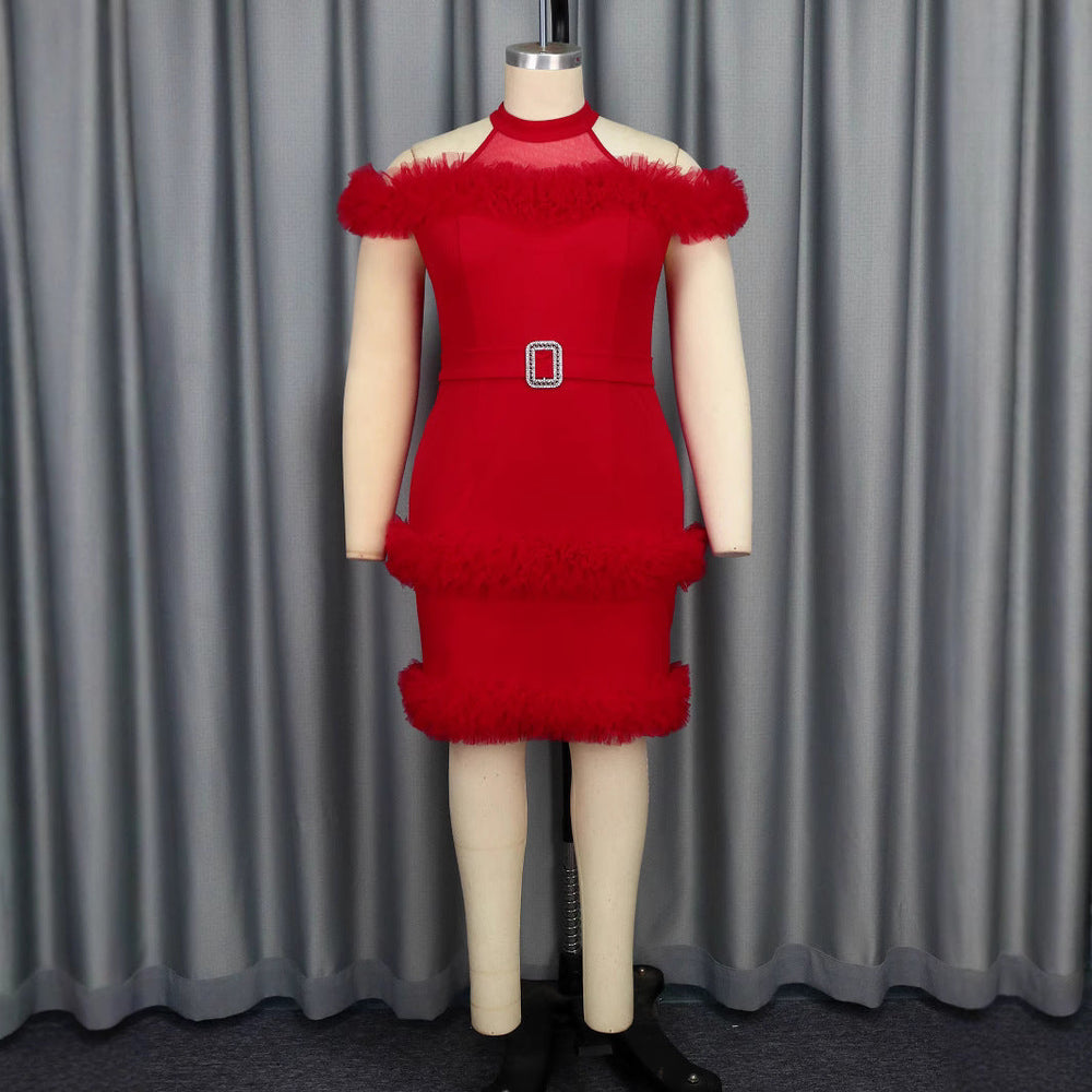 Feminines rotes Fransenkleid mit V-Ausschnitt, perfekt für festliche Partys und Abendveranstaltungen.