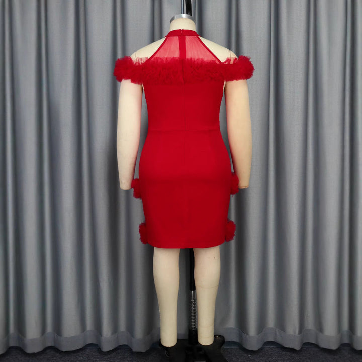 Stilvolles rotes Abendkleid für Damen mit eleganten Fransen und tiefem V-Ausschnitt, sehr modisch.