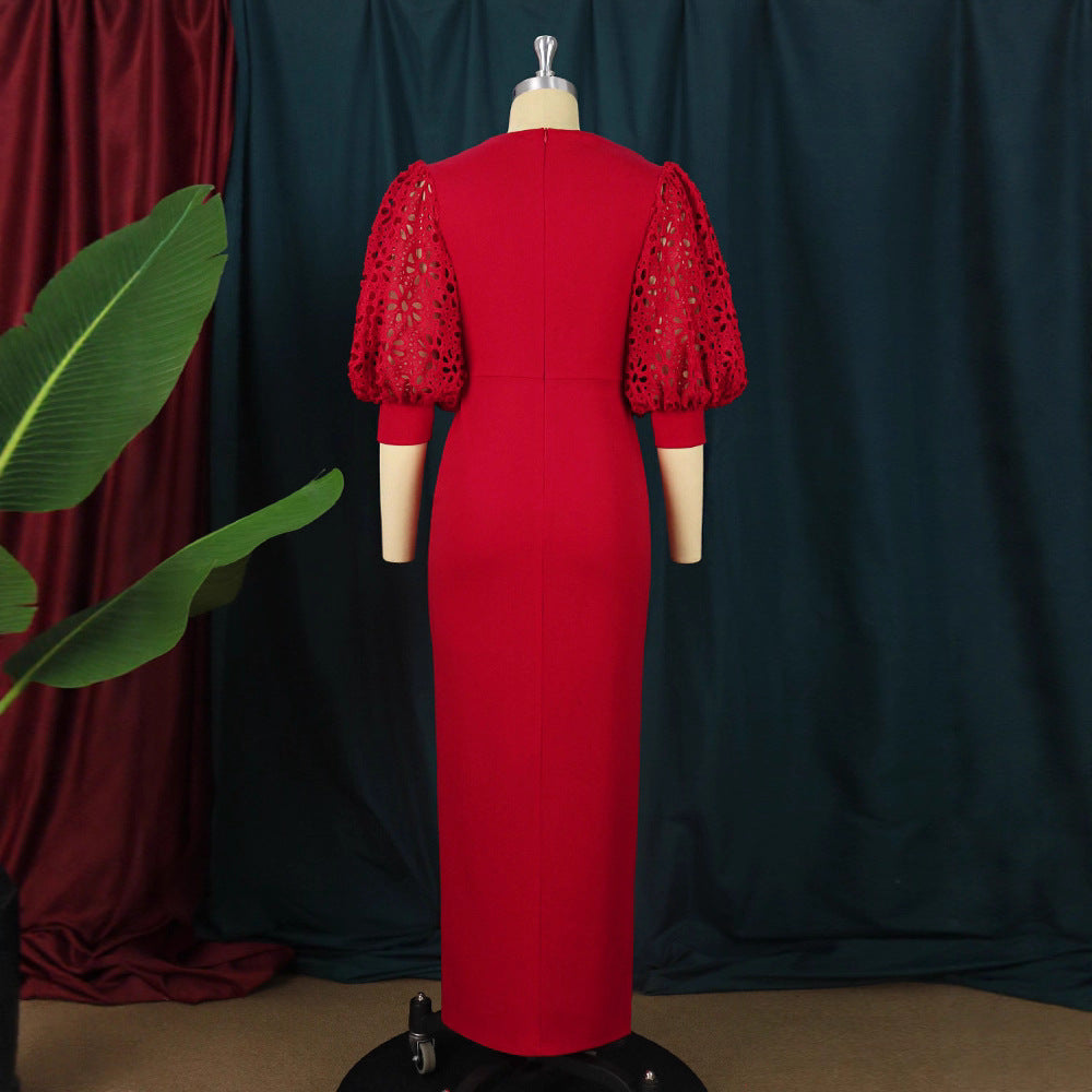 Fließendes rotes Damen Maxi-Kleid mit eleganten Puffärmeln und sexy Beinschlitz, eine modische Wahl.