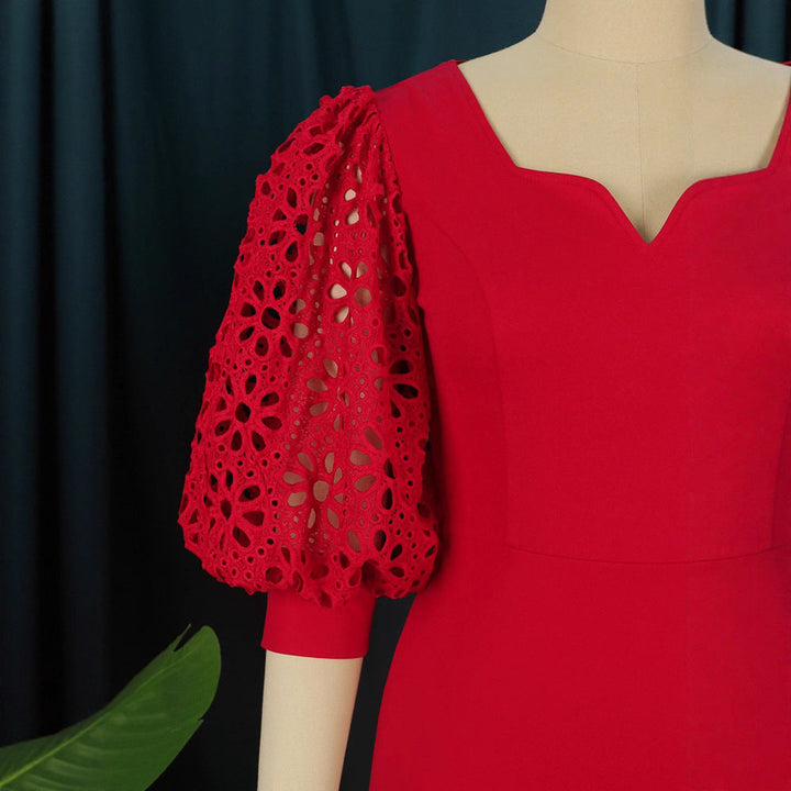 Modisches Damenkleid in Rot, Maxi-Länge, mit voluminösen Puffärmeln und stilvollem Schlitz für elegante Auftritte.