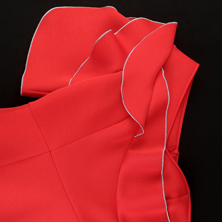 Rotes Wickelkleid für Damen, figurbetont mit asymmetrischem Schnitt & zarten Rüschen, perfekt als Abendkleid.