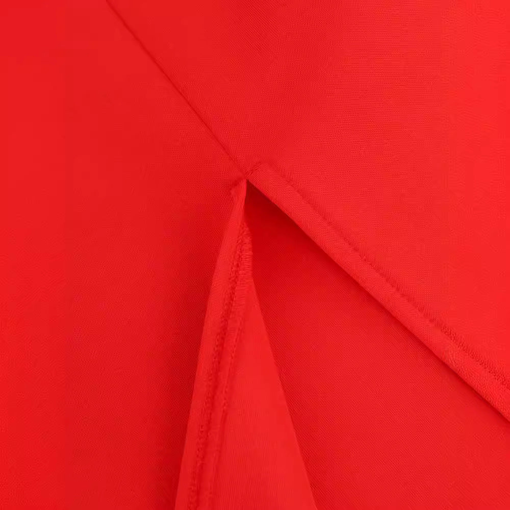 Figurbetontes Partykleid in Dunkelblau mit auffälligem asymmetrischem Rüschen-Ausschnitt.