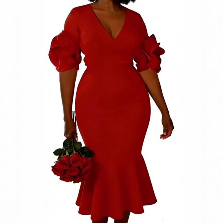 Rotes, figurbetontes Damenkleid mit V-Ausschnitt und großen Rüschenschultern; perfekt für Abend und Party.
