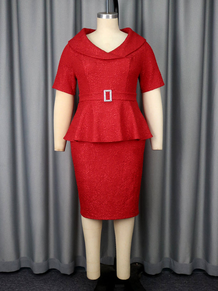 Modernes Damen Peplum-Kleid in Rot. Kurzes, elegantes Partykleid mit schmeichelnder, taillierter Silhouette.