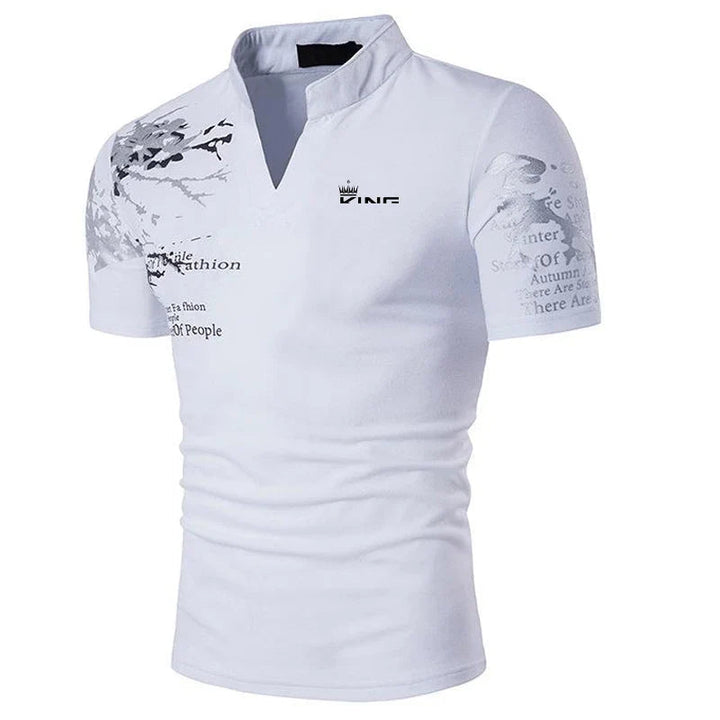Weißes Herren Poloshirt, kurzarm. Bequemes, klassisches Männer Oberteil für Alltag, Freizeit & Business Casual.
