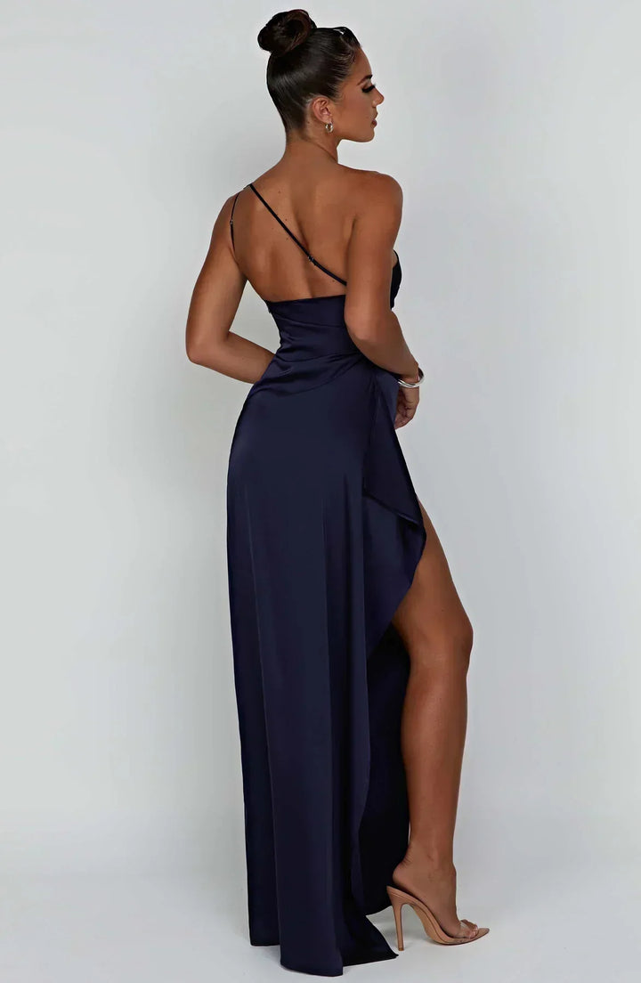 Rotes Damen One-Shoulder-Kleid, mit sexy Schlitz, ideal für Partys und Bälle.