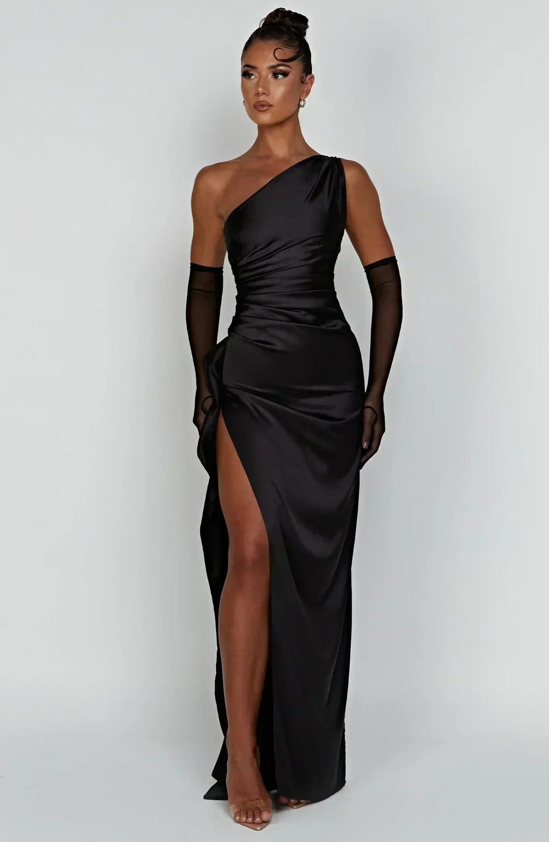 Rotes One-Shoulder-Damenkleid, mit elegantem Schlitz, für festliche Gelegenheiten.