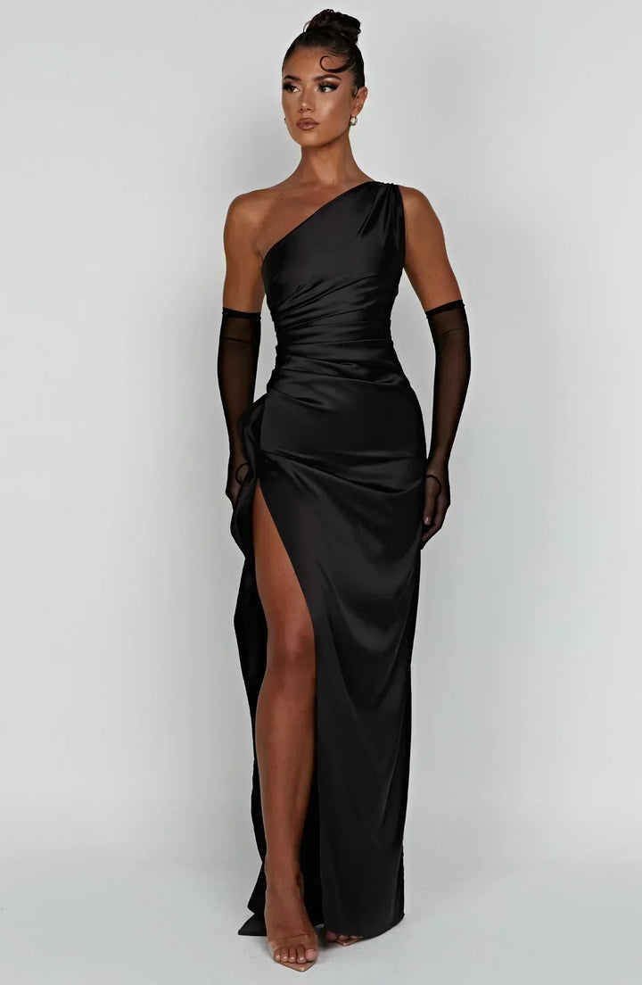 Rotes One-Shoulder-Damenkleid, mit elegantem Schlitz, für festliche Gelegenheiten.