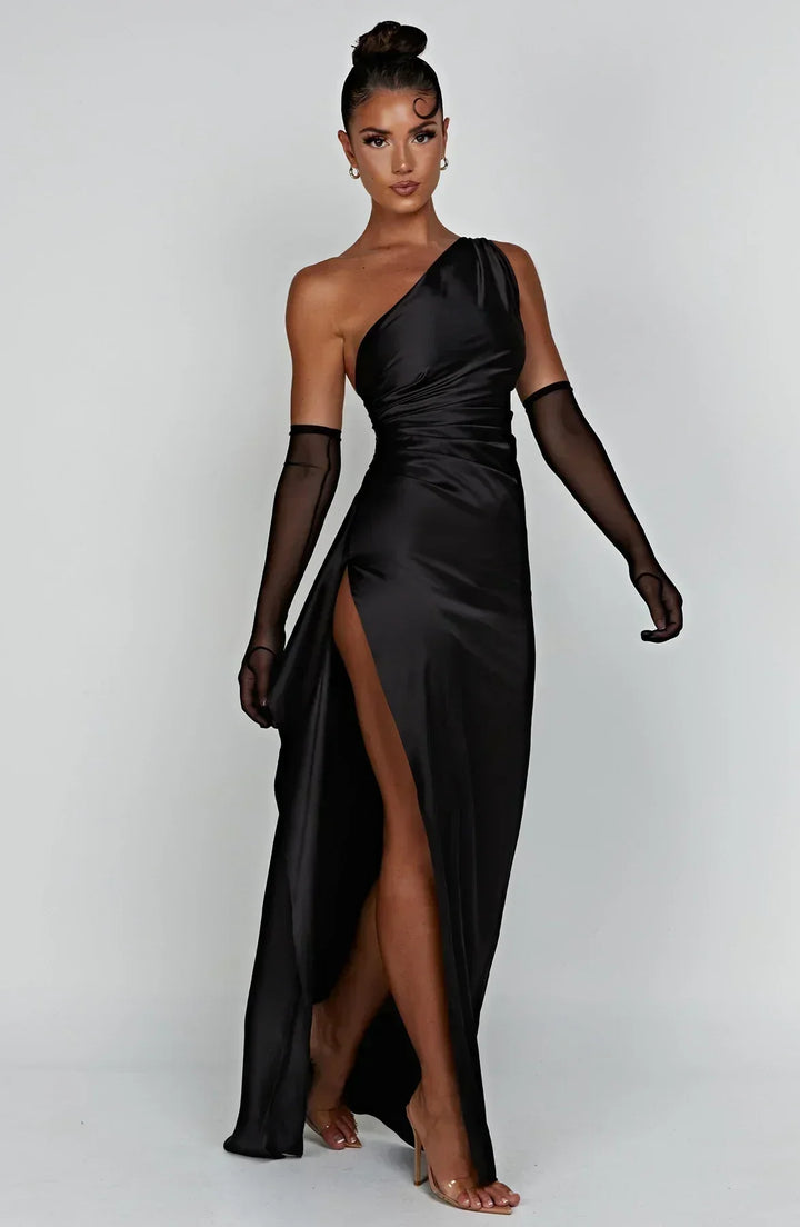 Schwarzes stilvolles One-Shoulder-Kleid, mit Beinschlitz, ideal für Galaabende.