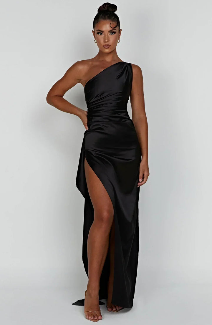 Rotes glamouröses One-Shoulder-Kleid, mit Schlitz, für unvergessliche Momente.