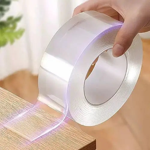 Klares, doppelseitiges Gelband für unsichtbare DIY-Befestigungen im Haushalt, stark haftend und wiederverwendbar.