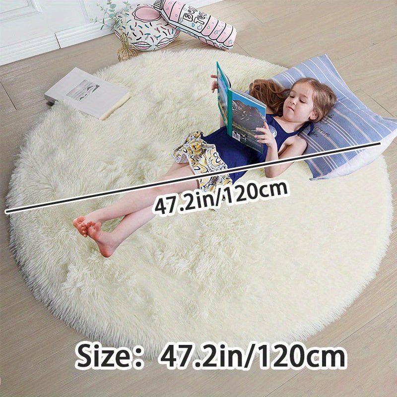 Weicher, runder Teppich aus flauschigem Polyester. Ideal für Gemütlichkeit im Schlafzimmer oder als Spielteppich.