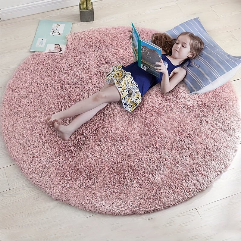 Stylischer, runder Teppich für Wohnräume. Flauschig, weich, aus Polyester. Verleiht jedem Zimmer eine besondere Note.