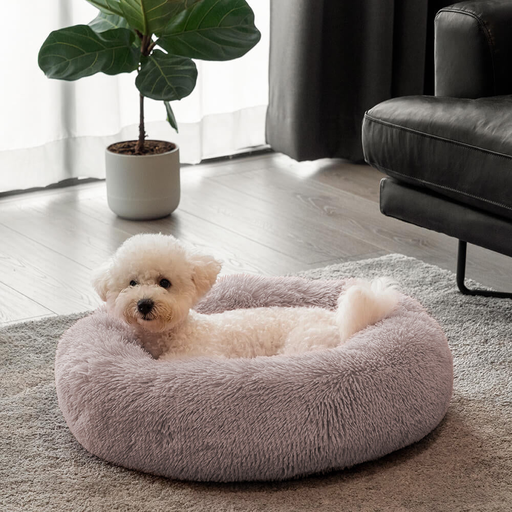 Graues, flauschiges Hundebett: Rundes Design, bietet Komfort und beruhigenden Tiefschlaf für dein Haustier.
