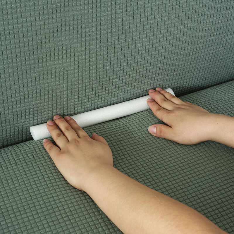 Flexible Schaumstoff-Stäbe zur Befestigung von Sofabezügen. Ideal für rutschfeste Schonbezüge auf Polstermöbeln.