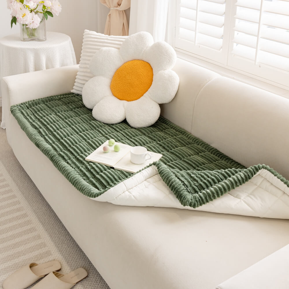 Rutschfester Flanellbezug, schützt Sofa vor Tierhaaren & Schmutz, tierfreundlich.