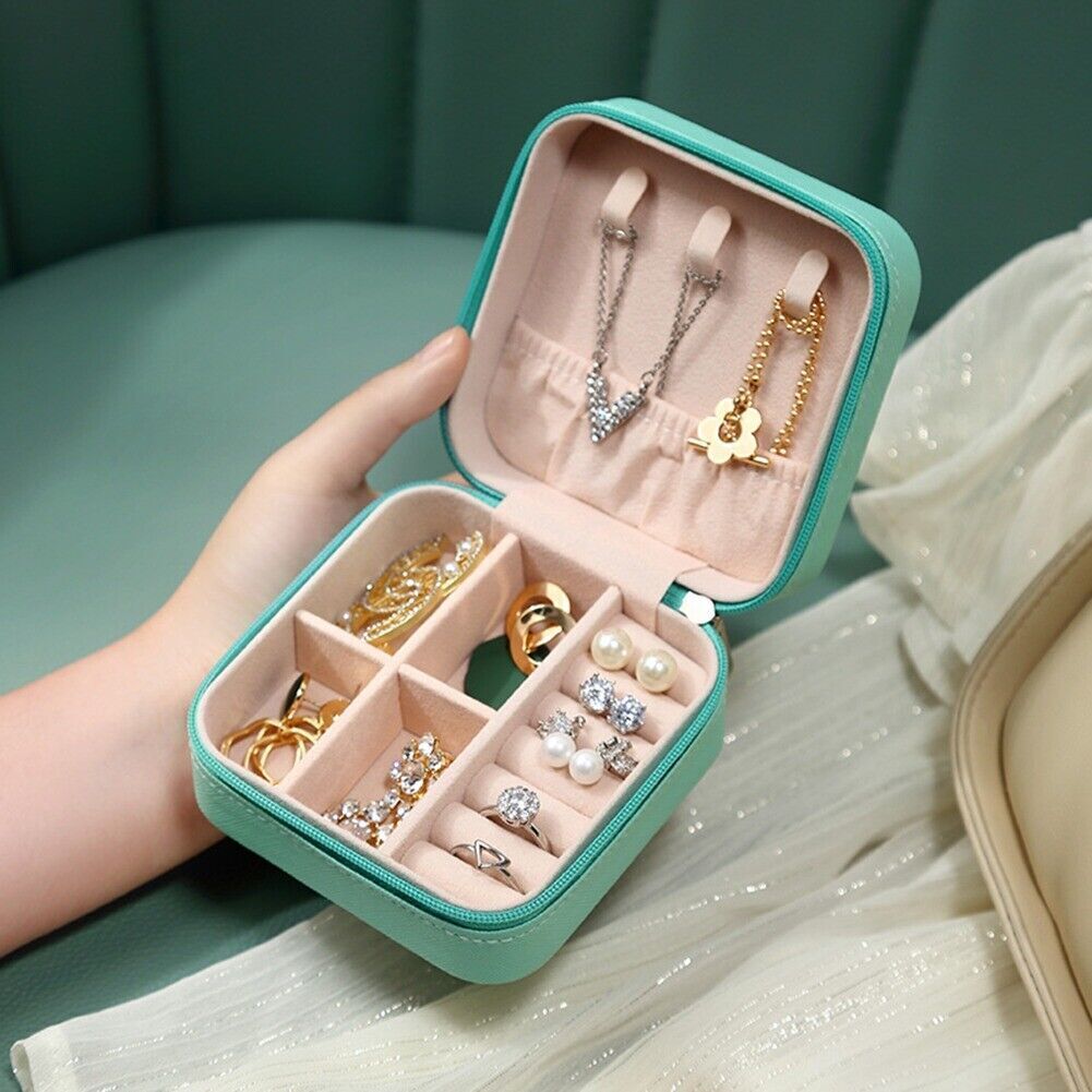 Edle quadratische Schmuckbox aus strapazierfähigem Leder, ein schönes Geschenk für Frauen.