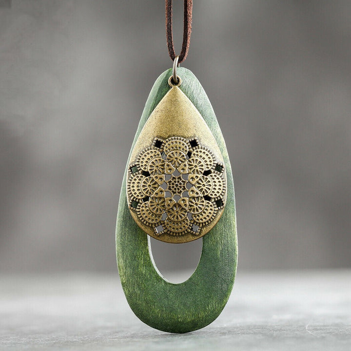 Damen Boho-Holzhalskette oval, braun, einzigartiger Ethno-Schmuck; stylisches Accessoire für Frauen.