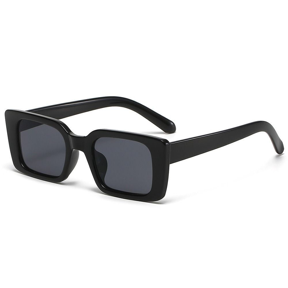 Schwarze rechteckige Retro-Sonnenbrille. Unisex-Design mit UV400-Schutz für Modebewusste.