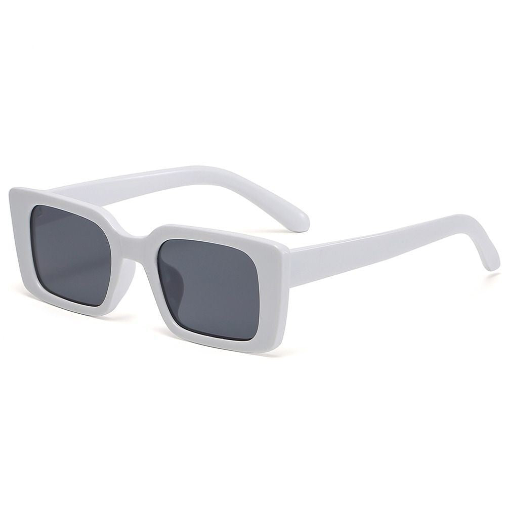 Modische Unisex-Sonnenbrille mit UV400-Schutz. Rechteckiges Retro-Design für den Sommer.