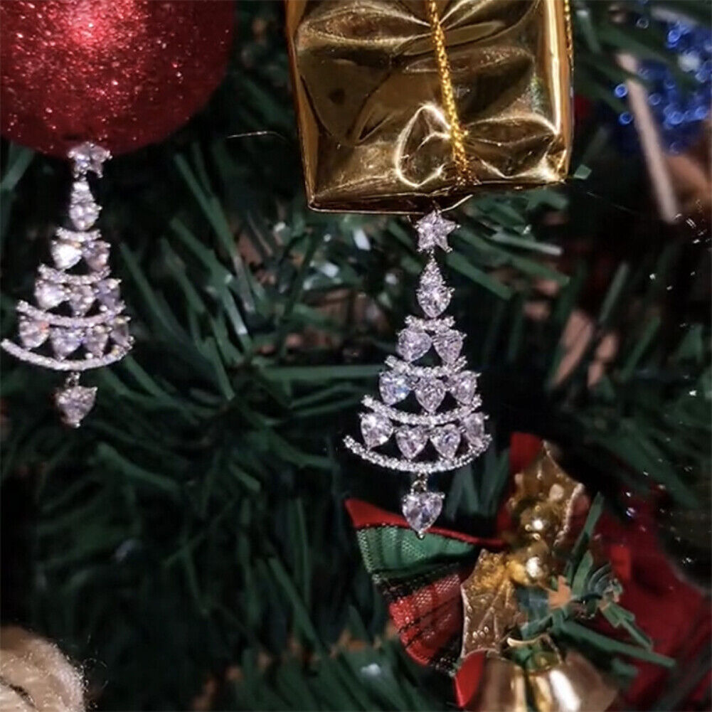 Festliche Damen Weihnachtsbaum Ohrringe, zart mit funkelnden Zirkonia besetzt, toller Christbaumschmuck.