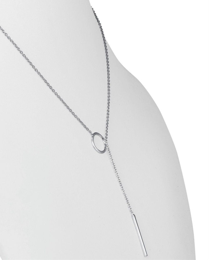 Verstellbare Damen Lariat-Halskette mit zartem Barren-Anhänger, moderner Roségoldschmuck.