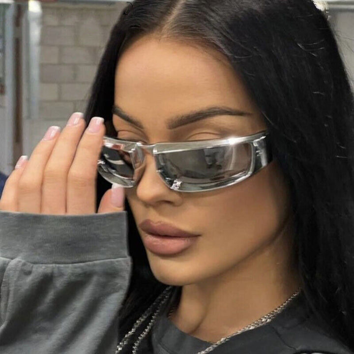 Unisex Punk Sonnenbrille im Einsatz: stylisches Fashion Statement mit UV400 Schutz für jede Gelegenheit.