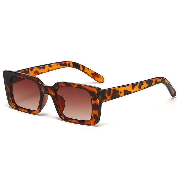 Cooles Sommer-Accessoire: Rechteckige Retro-Sonnenbrille in Schwarz. Unisex mit UV400-Schutz.