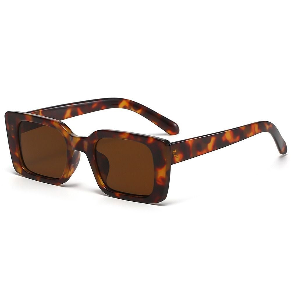 Vielseitige Unisex-Sonnenbrille im rechteckigen Retro-Stil. Modisch, mit zuverlässigem UV400-Schutz.