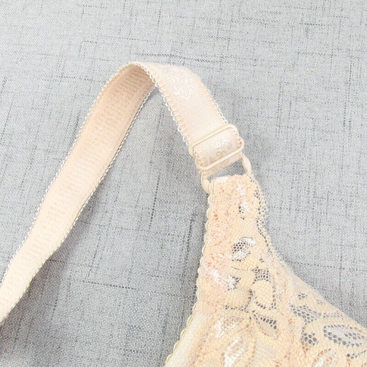 Eleganter drahtloser Spitzen-BH für Damen in Übergröße. Gepolstert und bequem, perfekt als ganzjährige Dessous.
