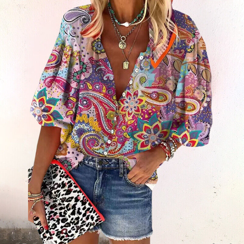 Grüne Damenbluse im Boho-Stil mit Blumenprint & weiten Ärmeln. Feminine Sommerbluse für Damenmode.