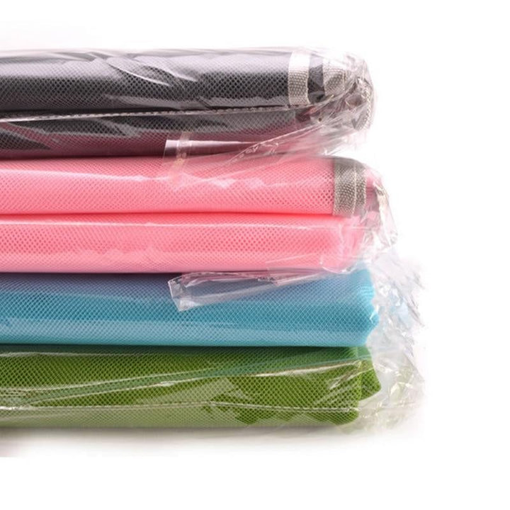 Große, sandfreie Strandmatte in Rosa, vielseitig als Picknickdecke oder Outdoor-Matte für Familie und Freunde.