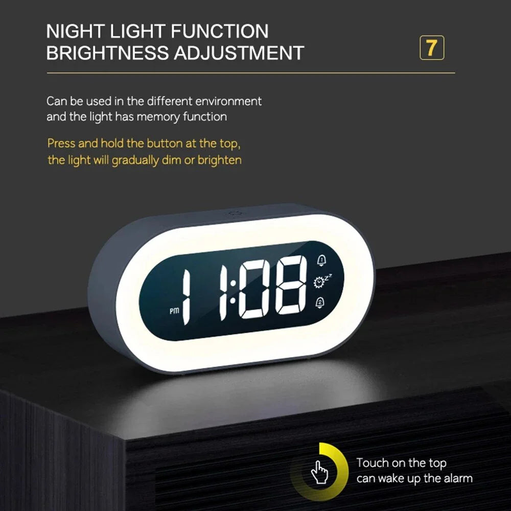 Moderner Lichtwecker mit USB-C-Anschluss, integriertem Nachtlicht und Weckfunktion für ein sanftes Erwachen im Schlafzimmer.